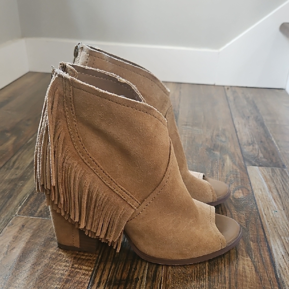 Gianni Bini Fringed‎ Tan Suede Peep Toe Ankle Boots. Size 9